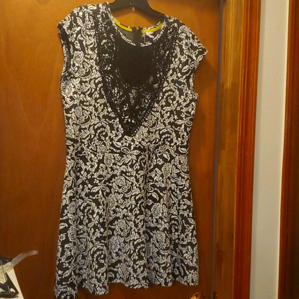 Xhiliration Black & White Dress